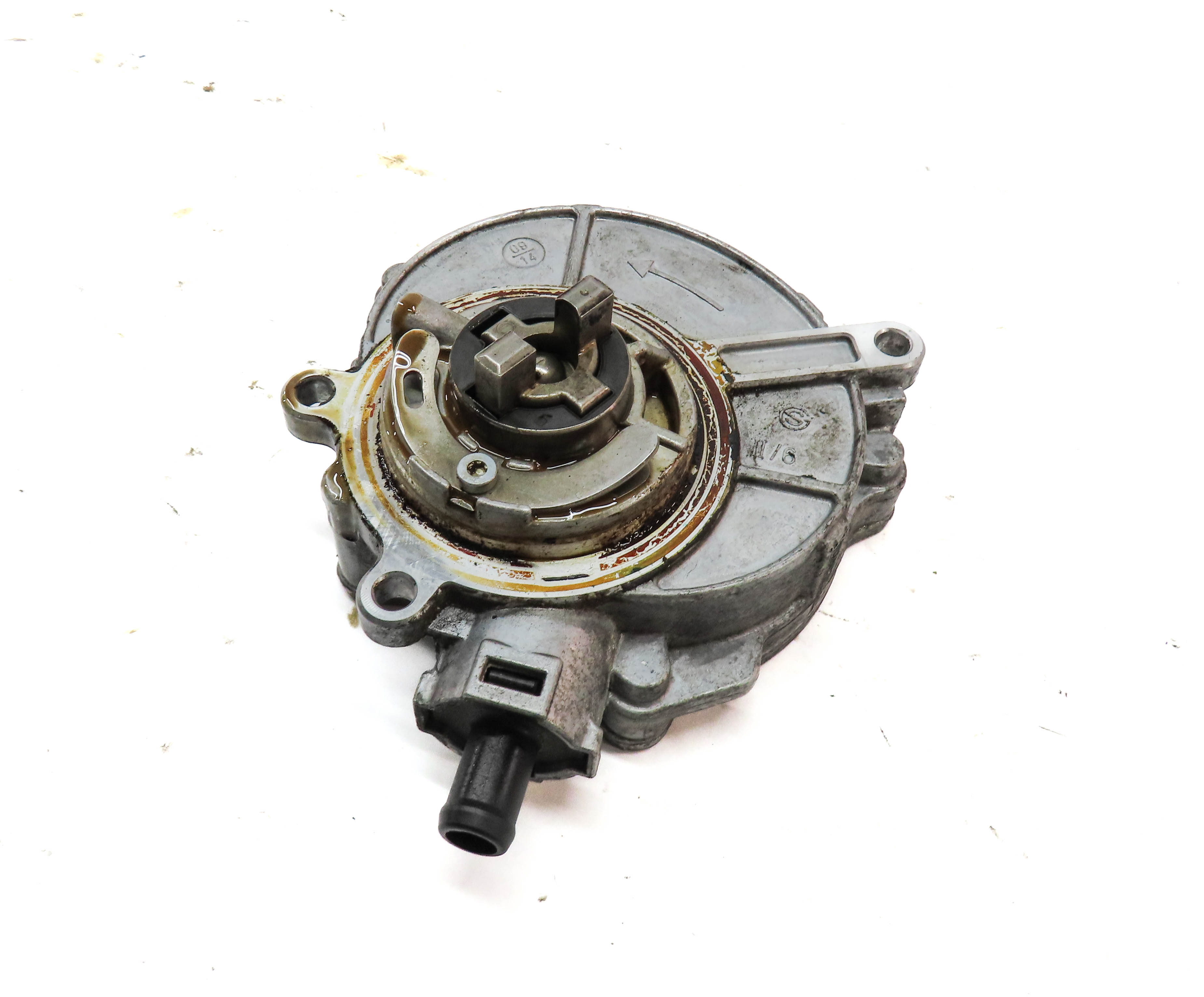 2011 PORSCHE CAYENNE S HYBRID (958) 3.0L (M06.EC) ENGINE BRAKE VACUUM PUMP — exact item pictured